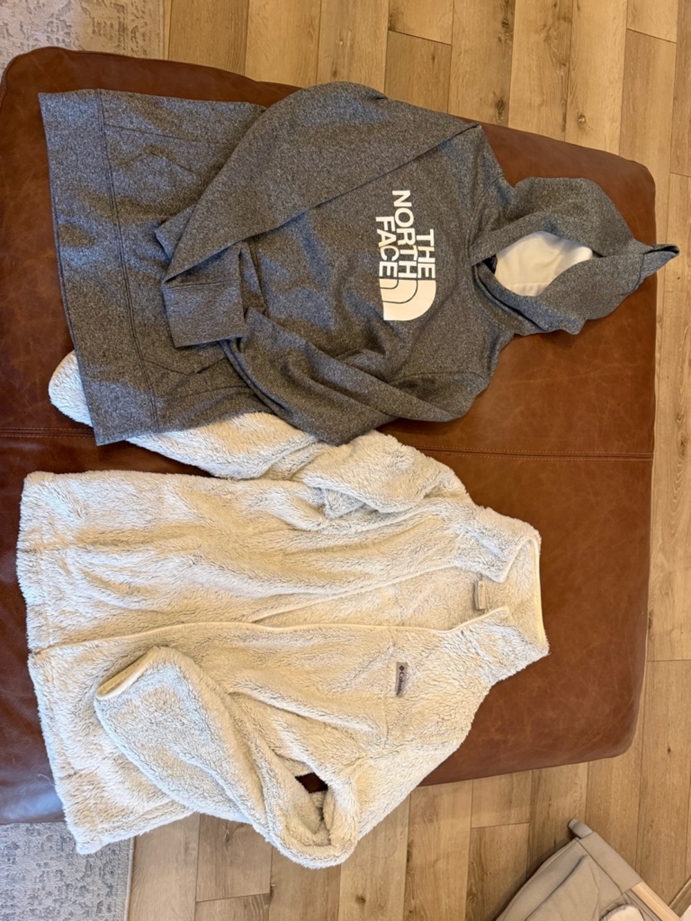 The North Face women’s Gray Hoodie Sweatshirt - Logo Pullover